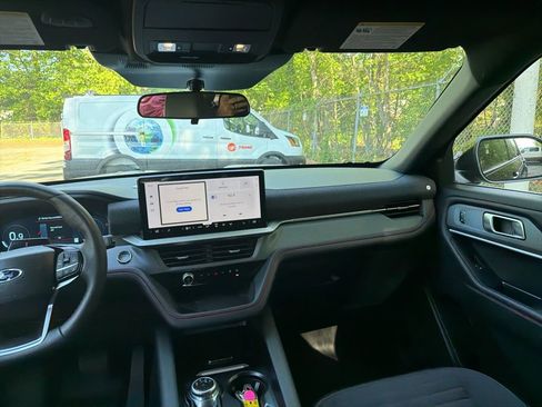 Used 2025 Ford Explorer ST-Line AWD/4WD image 12