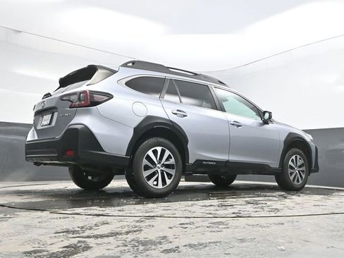 Used 2023 Subaru Outback Premium image 32