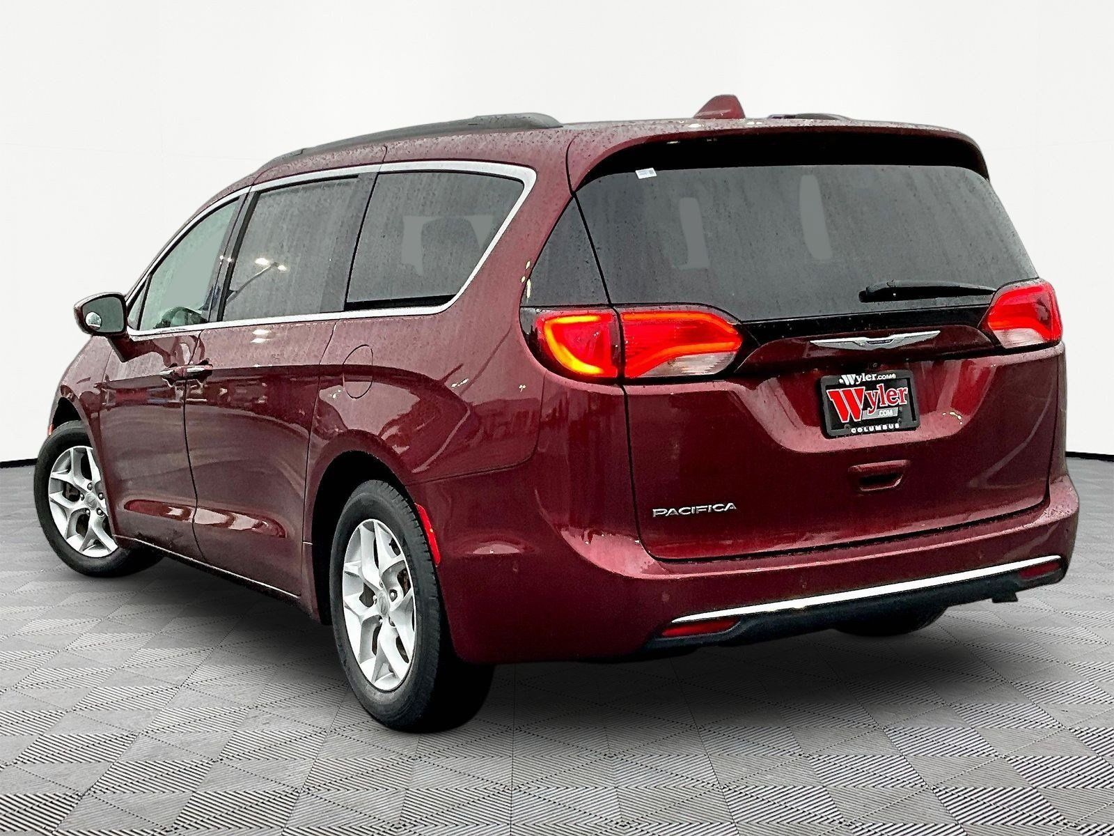 Used 2019 Chrysler Pacifica Touring Plus w/ Advanced Safetytec Group FWD image 4