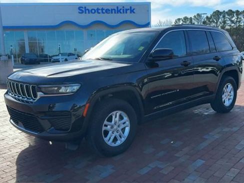 Used 2023 Jeep Grand Cherokee Laredo w/ Luxury Tech Group I image 5