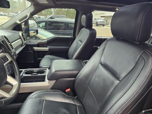 Used 2019 Ford F250 Lariat w/ Lariat Value Package image 3