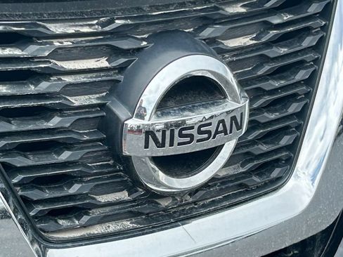 Used 2017 Nissan Rogue SV FWD image 11