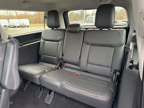 New 2025 Ford Expedition Max Active image 16