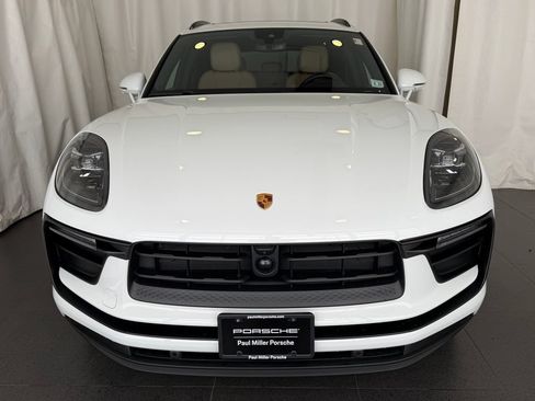 Certified 2026 Porsche Macan AWD/4WD image 6