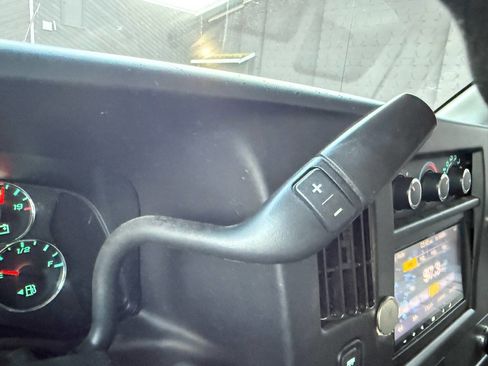 Used 2016 GMC Savana 2500 2500 3dr Extended Cargo Van w/ image 32