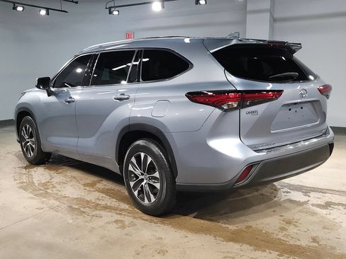 Used 2021 Toyota Highlander XLE FWD image 5