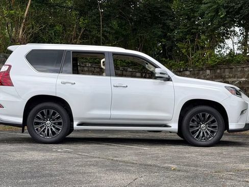 Used 2021 Lexus GX 460 Luxury w/ Sport Design Package AWD/4WD image 3