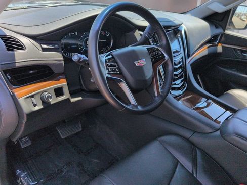 Used 2020 Cadillac Escalade Luxury RWD image 12