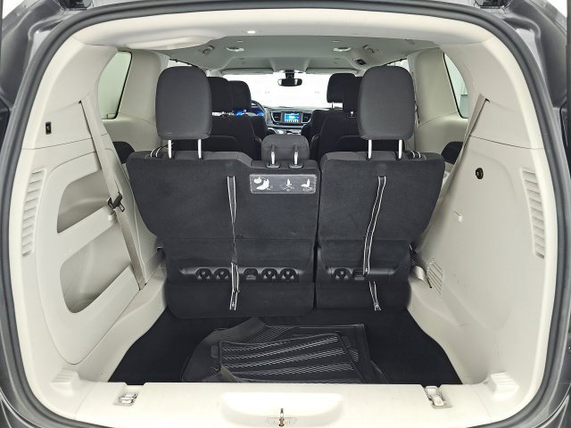 Used 2020 Chrysler Pacifica Touring w/ Cold Weather Group FWD image 32