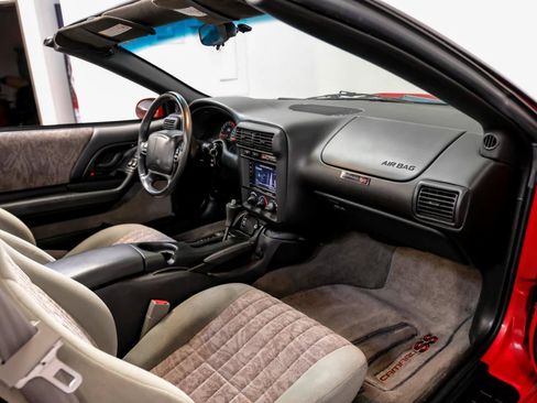 Used 2002 Chevrolet Camaro Z28 w/ SS Performance/Appearance Pkg RWD image 10