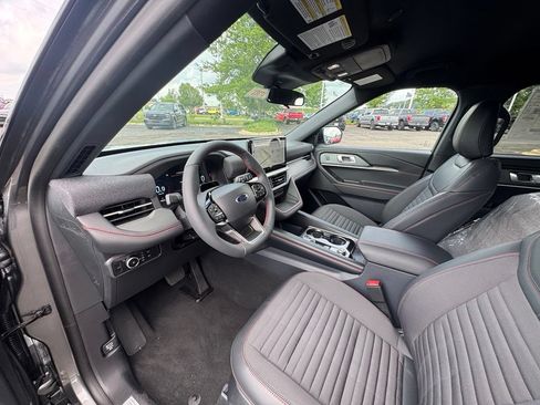 New 2026 Ford Explorer ST-Line w/ ST-Line Street Pack AWD/4WD image 8