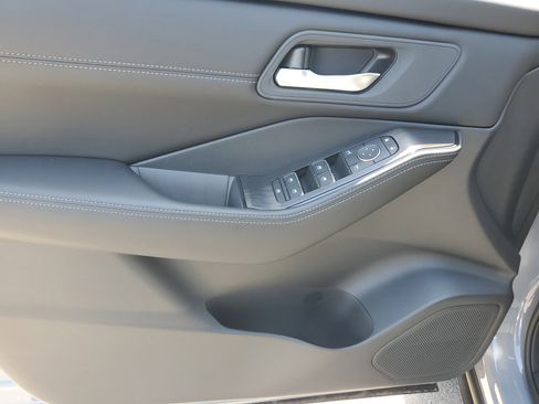 New 2025 Nissan Rogue SL image 12