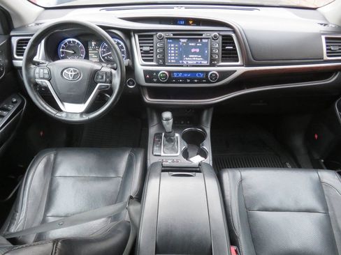Used 2015 Toyota Highlander Limited Platinum AWD/4WD image 12