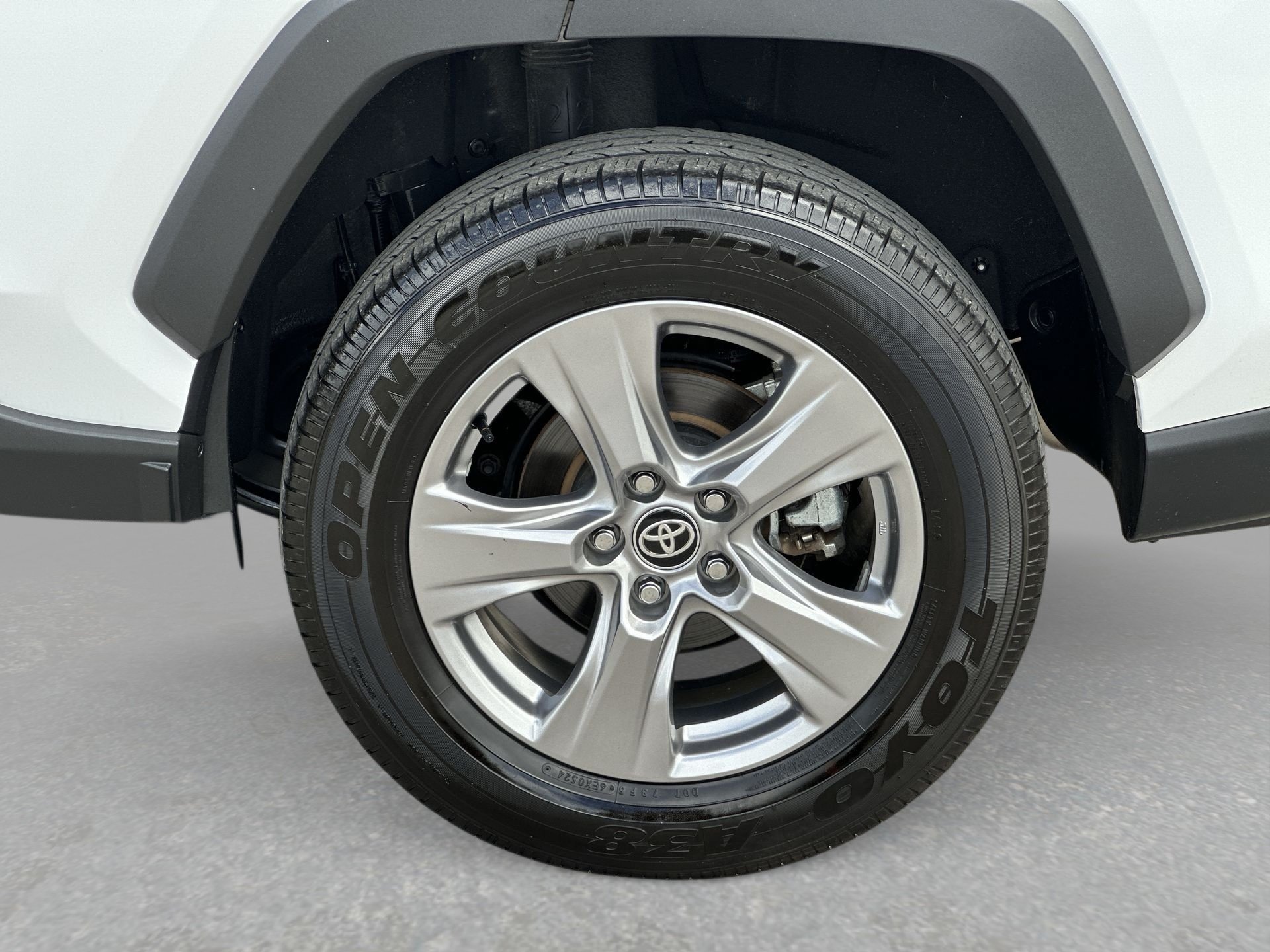 Used 2024 Toyota RAV4 XLE FWD image 32
