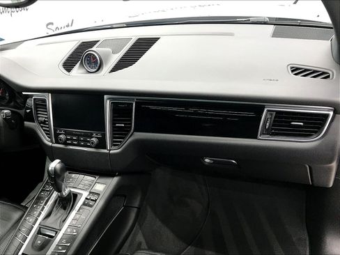 Used 2018 Porsche Macan AWD/4WD image 21