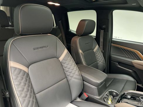 Used 2024 GMC Canyon Denali AWD/4WD image 10