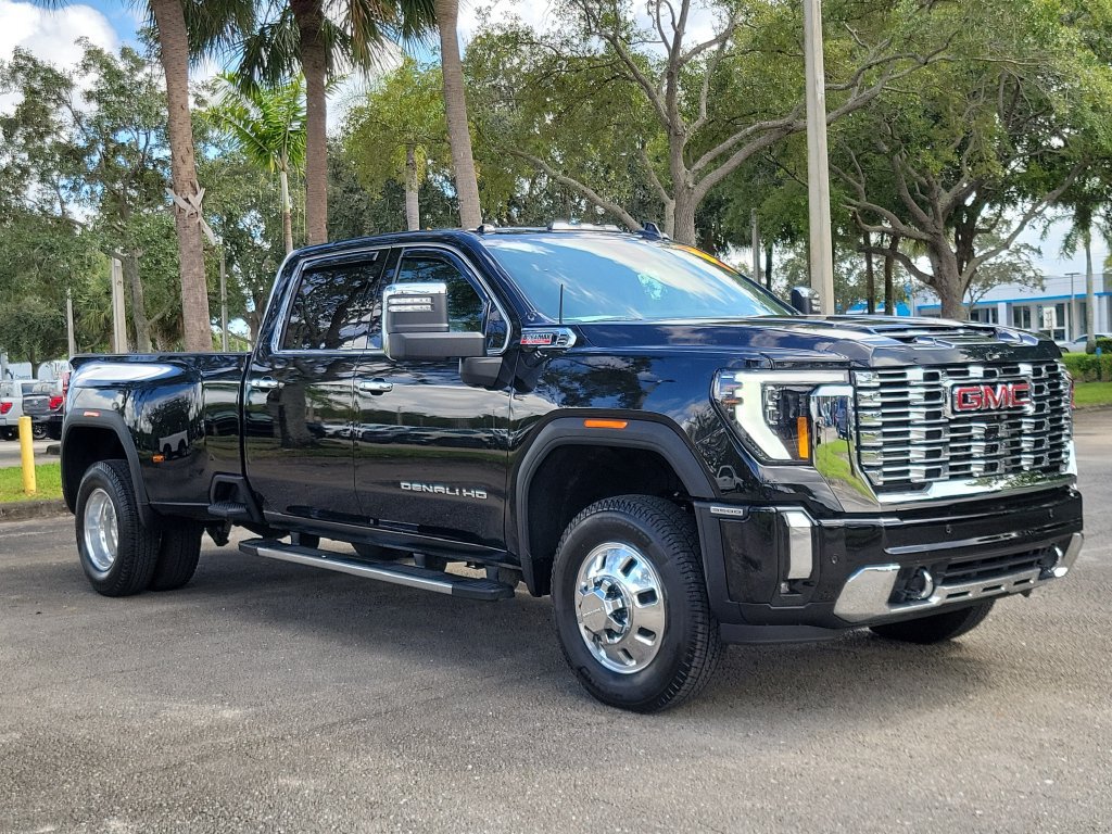 Used 2026 GMC Sierra 3500 Denali w/ Denali Reserve Package AWD/4WD image 2