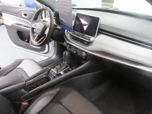 Used 2024 Jeep Compass Latitude image 24