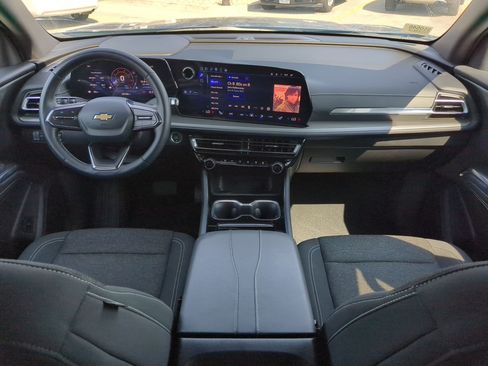 Used 2024 Chevrolet Traverse LT w/ Trailering Package FWD image 25