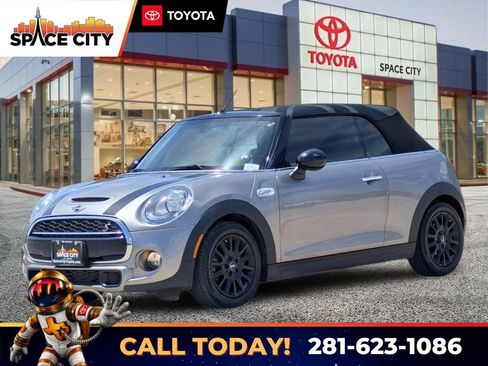 Used 2017 MINI Cooper S FWD image 1