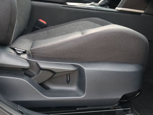 Used 2025 Toyota Camry LE AWD/4WD image 33