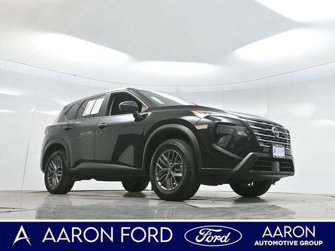 Used 2024 Nissan Rogue S image 3