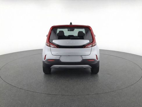 Used 2025 Kia Soul LX w/ LX Technology Package FWD image 7