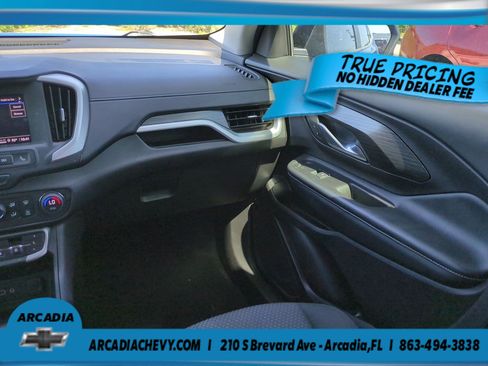 Used 2024 GMC Terrain SLE w/ Driver Convenience Package FWD image 15
