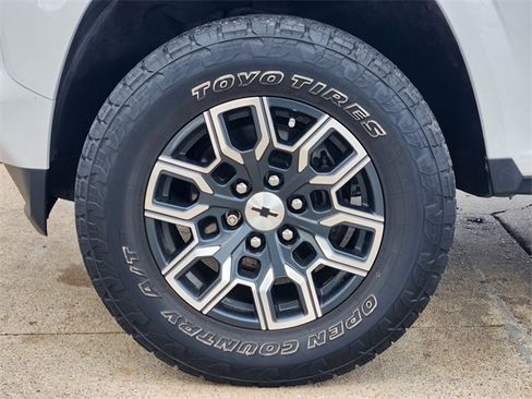 Used 2024 Chevrolet Colorado LT w/ LT Convenience Package III image 10