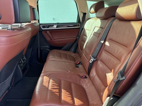 Used 2016 Volkswagen Touareg Executive image 12