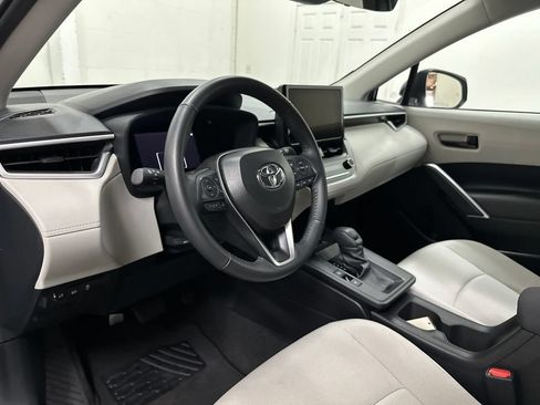 Used 2026 Toyota Corolla Cross LE FWD image 28