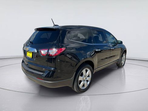 Used 2017 Chevrolet Traverse LT w/ Style and Technology Package FWD image 3