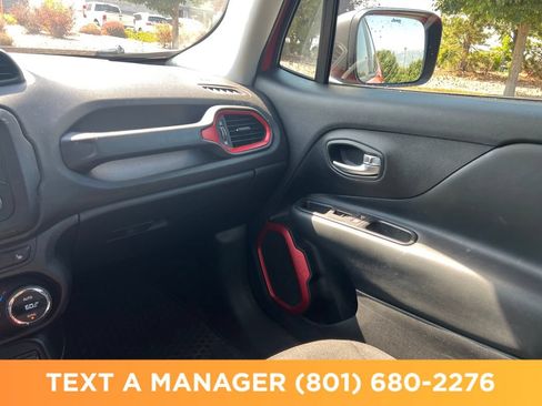 Used 2017 Jeep Renegade Trailhawk w/ Popular Equipment Group AWD/4WD image 23