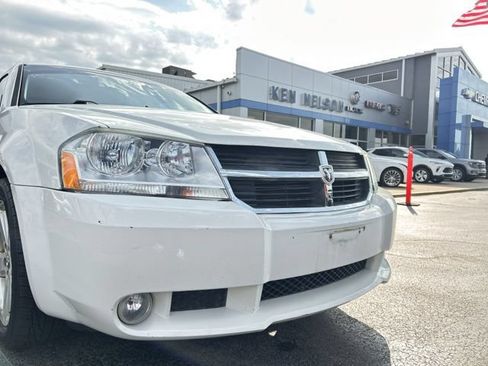 Used 2009 Dodge Avenger R/T FWD image 4