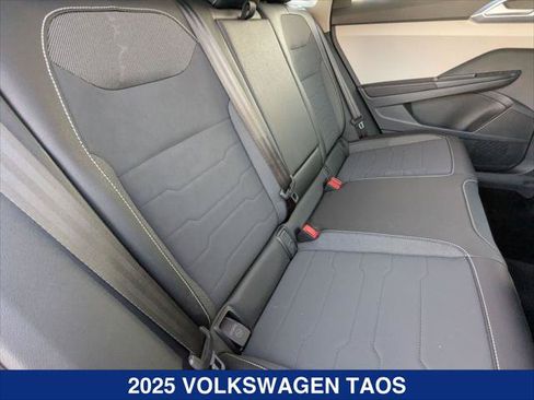 Used 2025 Volkswagen Taos SE FWD image 20
