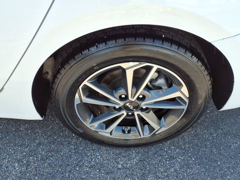 Used 2023 Kia Forte LXS FWD image 11