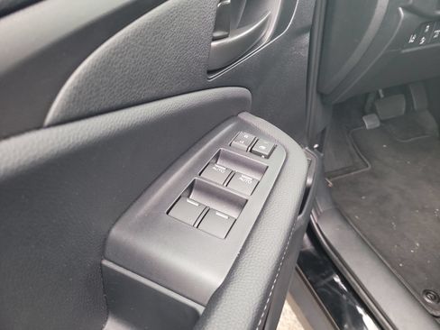 Used 2025 Honda Ridgeline Sport image 11