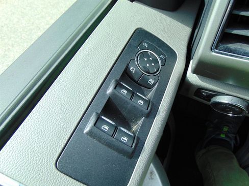 Used 2020 Ford F150 Lariat image 40