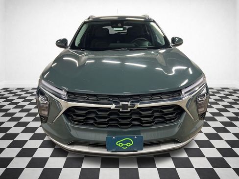 Certified 2025 Chevrolet Trax LT w/ Driver Confidence Package FWD image 4
