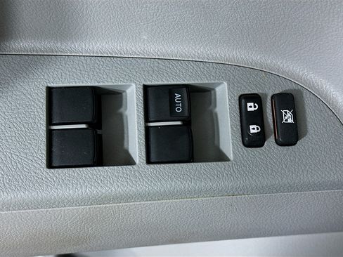 Used 2013 Toyota Highlander Limited AWD/4WD image 15