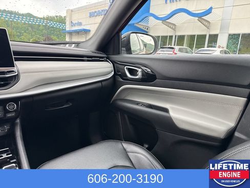 Used 2025 Jeep Compass Limited AWD/4WD image 22