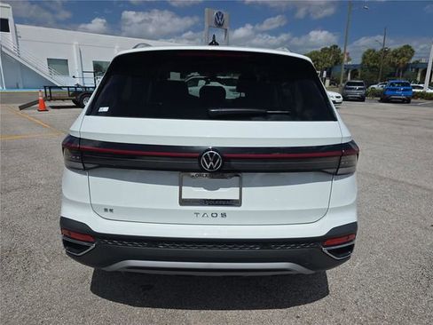 New 2026 Volkswagen Taos SE FWD image 4