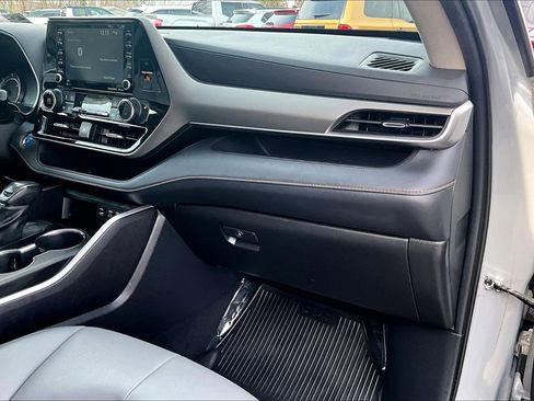 Used 2022 Toyota Highlander Bronze Edition image 15