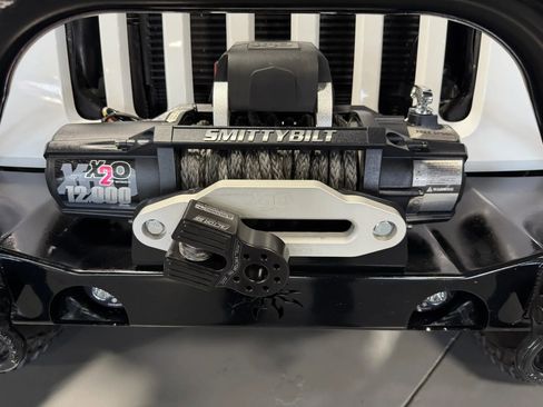 Used 2015 Jeep Wrangler Unlimited Rubicon w/ Connectivity Group AWD/4WD image 29