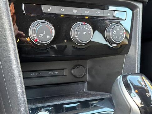 Certified 2023 Volkswagen Taos SE image 29