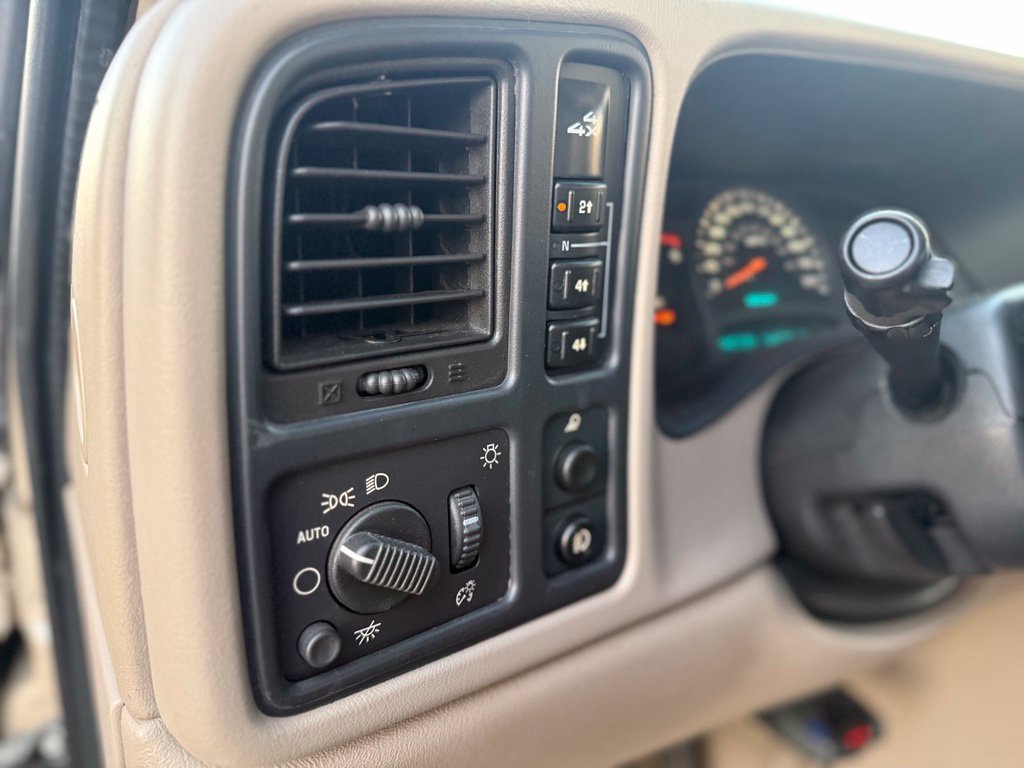 Used 2004 GMC Sierra 2500 SLE w/ Heavy-Duty Power Package AWD/4WD image 19