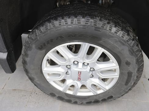 Used 2023 GMC Sierra 2500 SLE w/ SLE Convenience Package image 3