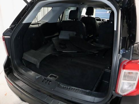 Certified 2022 Ford Explorer XLT w/ Equipment Group 202A AWD/4WD image 16