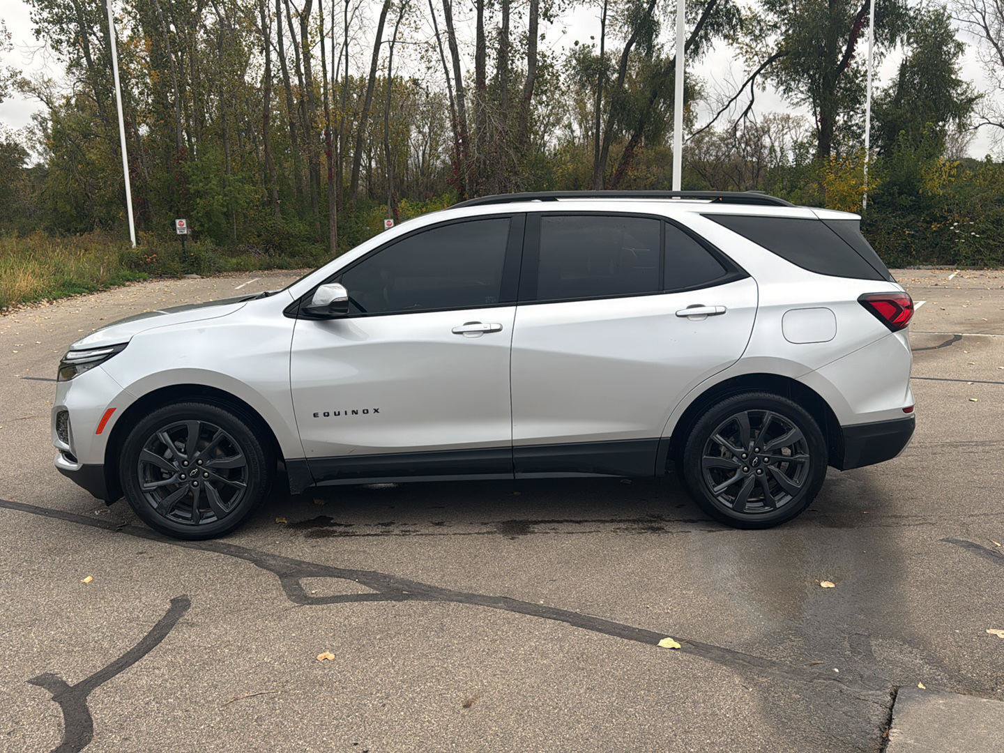 Used 2022 Chevrolet Equinox RS w/ RS Leather Package FWD image 2
