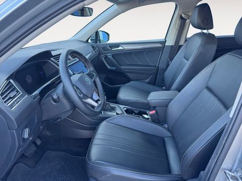 Used 2022 Volkswagen Tiguan SE image 9